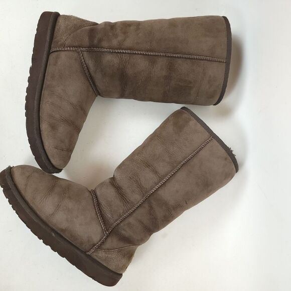 UGG Australia Women’s Classic Tall Boots Brown Suede Sheepskin Winter Size 8W - Picture 2 of 12